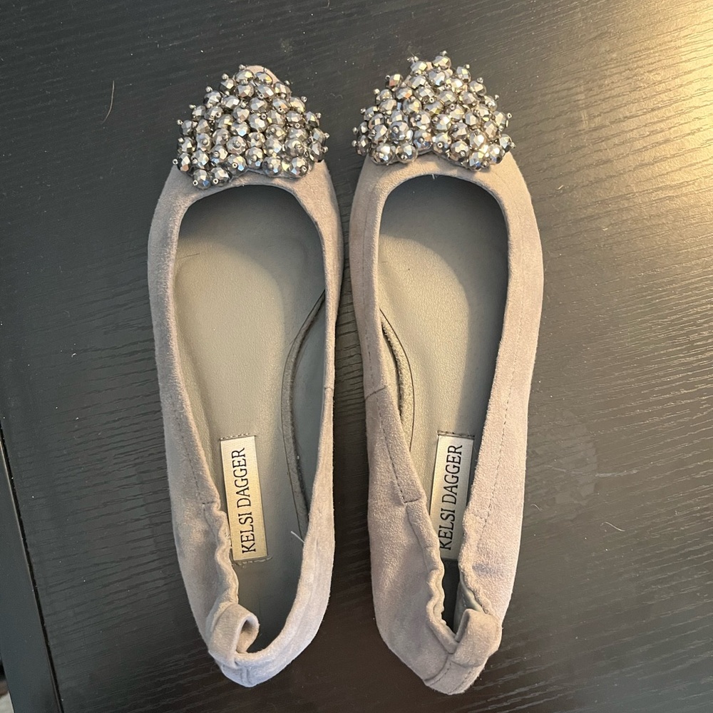 Size 5 flat jeweled shoe